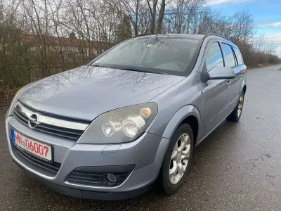 Gebraucht Opel Astra Edition 101 PS (74 kW) 2006 Lichtsilber m2 Kombi
