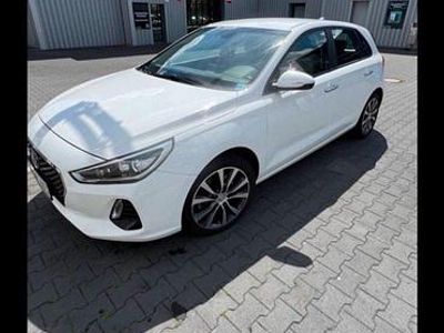 Weiß Gebraucht 2017 Hyundai i30 Comfort Limousine | 12.499 € (Etwas zu teuer)