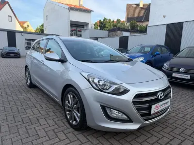 Gebraucht Hyundai i30 Passion 110 PS (80 kW) 2017 Silber Kombi