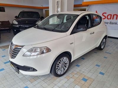 Gebraucht Lancia Ypsilon 95 PS (69 kW) 2012 Weiß Kleinwagen