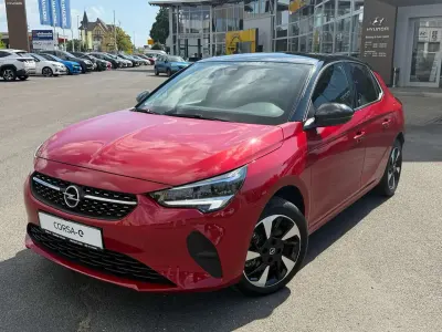 Gebraucht Opel Corsa-e Elegance 100 kW (136 PS) 2023 Chili rot/kardio rot Kleinwagen