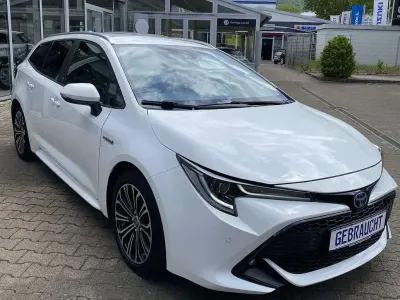 Używany Toyota Corolla Team 152 KM (111 kW) 2020 Biały Kombi