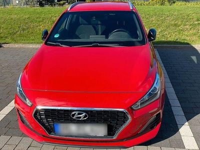 Second-hand Hyundai i30 Trend 120 CP (88 kW) 2018 Roșu Break