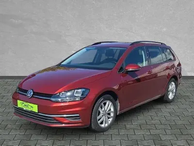 Gebraucht VW Golf VII Comfortline 116 PS (85 kW) 2019 Cranberry rot metall Limousine