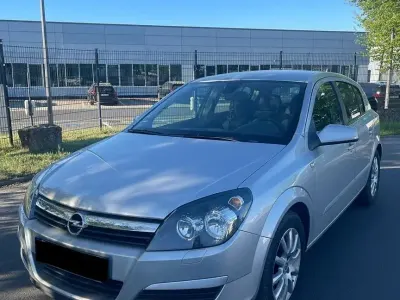 Second-hand Opel Astra 90 CP (66 kW) 2004 Argintiu Berlinǎ