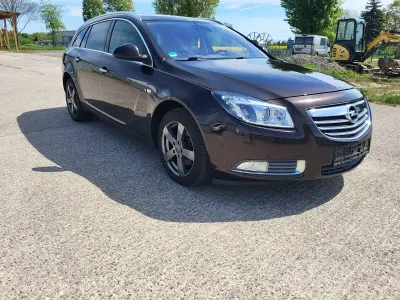 Gebraucht Opel Insignia 160 PS (117 kW) 2012 Andere farben Kombi