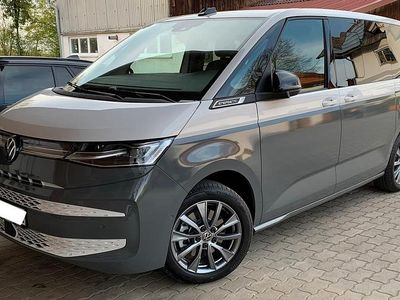 Grau Gebraucht 2022 VW Multivan Van | 45.999 € (Fairer Preis)