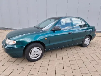 Gebraucht Hyundai Accent 81 PS (59 kW) 1995 Grün Limousine