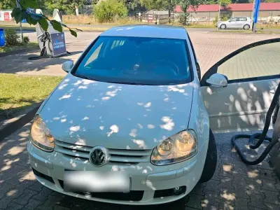 Gebraucht VW Golf VI 102 PS (75 kW) 2008 Weiß Kleinwagen