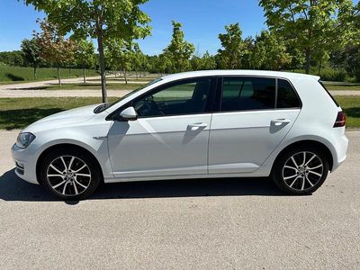 Gebraucht VW Golf VII Comfortline 110 PS (80 kW) 2015 Weiß Limousine