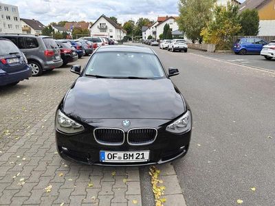Begagnad BMW 114 102 HK (75 kW) 2014 Svart Halvkombi