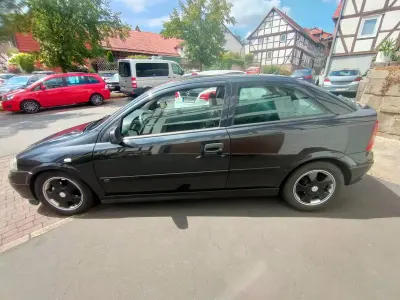 Gebraucht Opel Astra Sportive 101 PS (74 kW) 1998 Schwarz
