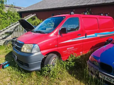 Gebraucht Toyota HiAce 117 PS (86 kW) 2009 Rot Van