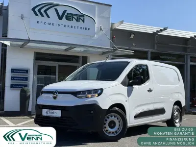 Gebraucht Citroën Berlingo 131 PS (96 kW) 2025 Lackierung weiss icy/deckende Van / Kleinbus