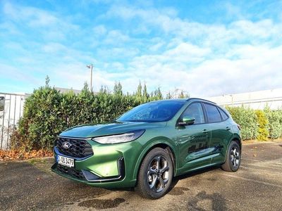 Bursting green metallic Gebraucht 2025 Ford Kuga ST-Line SUV | 35.480 € (Fairer Preis)