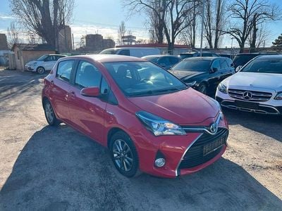 Gebraucht Toyota Yaris Hybrid 73 PS (53 kW) 2016 Rot Limousine