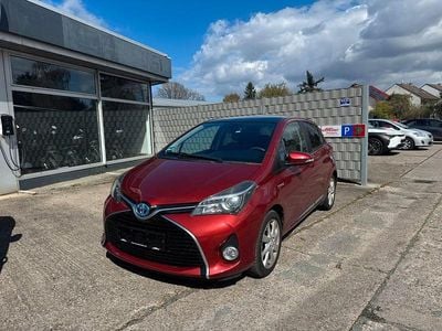 Gebraucht Toyota Yaris Hybrid Club 75 PS (55 kW) 2014 Rot Limousine