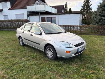 Gebraucht Ford Focus Ghia 116 PS (85 kW) 2000 Silber Limousine
