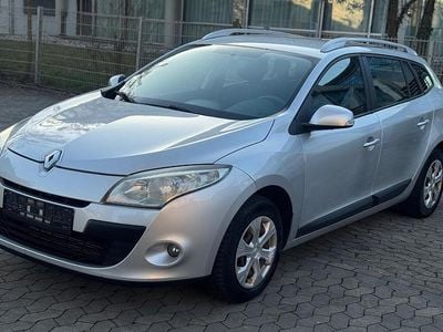 Gebraucht Renault Mégane GrandTour 106 PS (77 kW) 2010 Silber Kombi