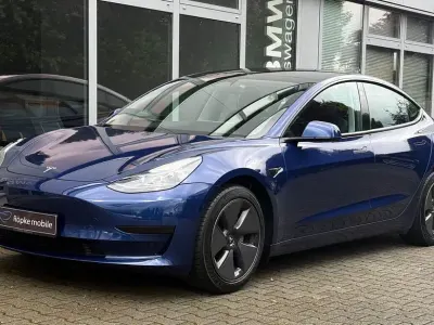 Gebraucht Tesla Model 3 Standard Range 208 kW (283 PS) 2022 Deep blue metallic Limousine