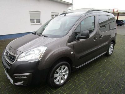 Gebraucht Peugeot Partner Tepee Outdoor 110 PS (80 kW) 2018 Grau Van / Kleinbus