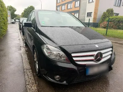 Gebraucht Mercedes B180 122 PS (89 kW) 2012 Schwarz Van / Kleinbus