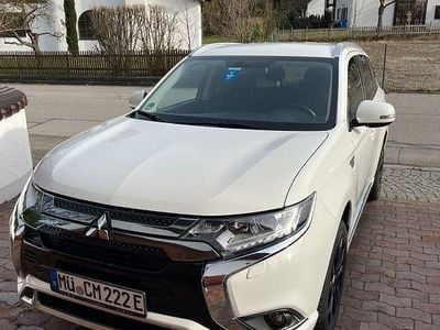 Gebraucht Mitsubishi Outlander P-HEV 224 PS (164 kW) 2020 Weiß SUV