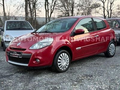 Gebraucht Renault Clio III Dynamique 101 PS (74 kW) 2010 Rot Limousine