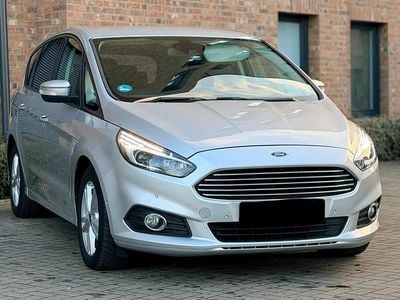 Gebraucht Ford S-MAX Titanium 150 PS (110 kW) 2017 Silber Van / Kleinbus