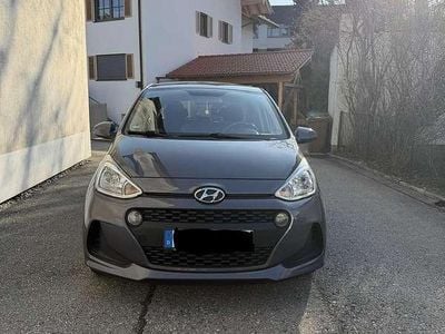 Gebraucht Hyundai i10 Trend 67 PS (49 kW) 2017 Grau Kleinwagen