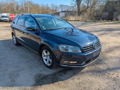 Gebraucht VW Passat 105 PS (77 kW) 2011 Blau Kombi