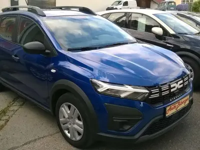 Gebraucht Dacia Sandero Essentiel 101 PS (74 kW) 2024 Blau Limousine