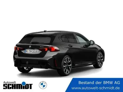 Gebraucht BMW 120 Shadowline 163 PS (119 kW) 2025 (schwarz)  black saphire Kleinwagen