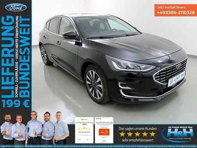 Obsidianschwarz Gebraucht 2022 Ford Focus Titanium Limousine | 18.389 € (Fairer Preis)