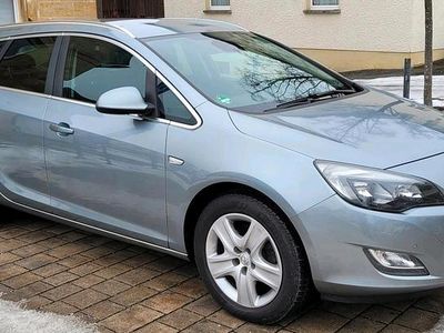 Grau Gebraucht 2011 Opel Astra Limousine | 3.500 € (Fairer Preis)