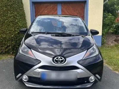 Gebraucht Toyota Aygo X-play 69 PS (50 kW) 2015 Schwarz Kleinwagen