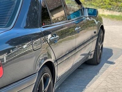 Second-hand Mercedes C240 170 CP (125 kW) 1999 Negru Berlinǎ