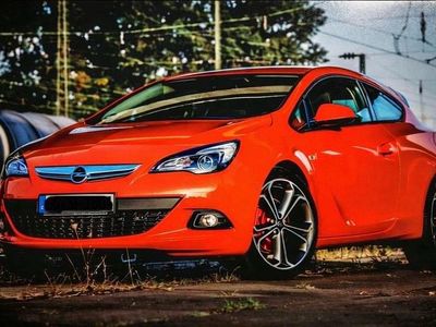 Rot Gebraucht 2012 Opel Astra GTC Edition Coupé | 11.500 €