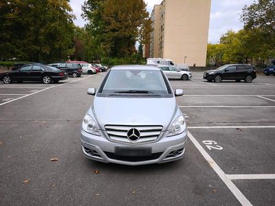 Gebraucht Mercedes B180 109 PS (80 kW) 2010 Silber Van / Kleinbus