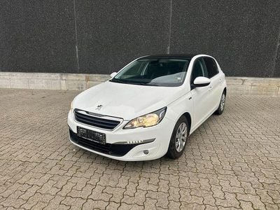 Gebraucht Peugeot 308 Style 120 PS (88 kW) 2016 Weiß Limousine