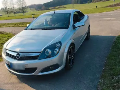 Second-hand Opel Astra Cabriolet 200 CP (147 kW) 2009 Argintiu Cabrio