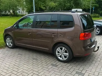 Gebraucht VW Touran Match 105 PS (77 kW) 2012 Braun Van / Kleinbus
