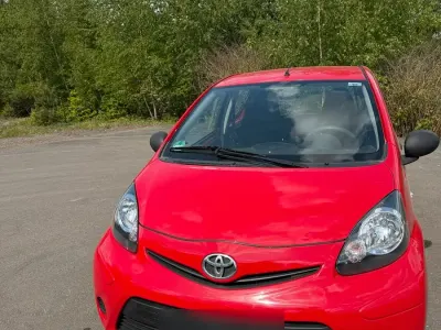 Second-hand Toyota Aygo 60 CP (44 kW) 2012 Roșu Hatchback