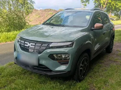 Gebraucht Dacia Spring Extreme 47 kW (65 PS) 2024 Grün Kleinwagen