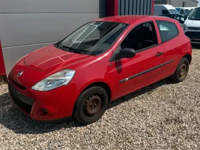 Gebraucht Renault Clio 75 PS (55 kW) 2012 Rot Kleinwagen