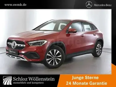 Second-hand Mercedes GLA200 Style 163 CP (119 kW) 2022 Roșu SUV