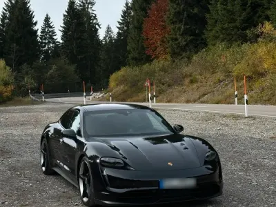 Second-hand Porsche Taycan 4S 389 kW (530 CP) 2020 Negru Berlinǎ