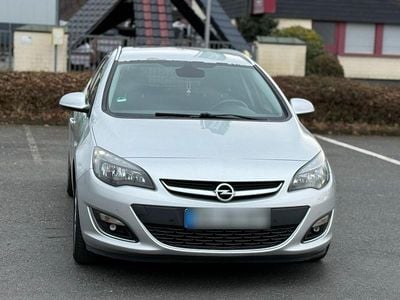 Gebraucht Opel Astra Edition 140 PS (102 kW) 2014 Silber Kombi