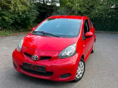Gebraucht Toyota Aygo 71 PS (52 kW) 2010 Rot Kleinwagen