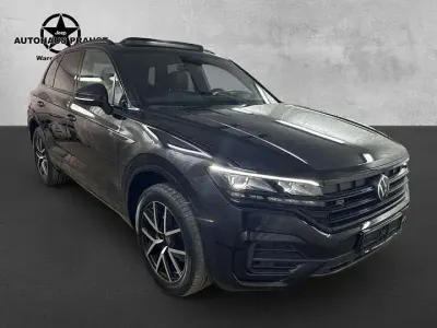 Gebraucht VW Touareg R-line 231 PS (169 kW) 2022 Deep black perleffekt (metallic) SUV